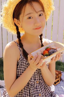 老师趴讲台把腿张开让学生背单词